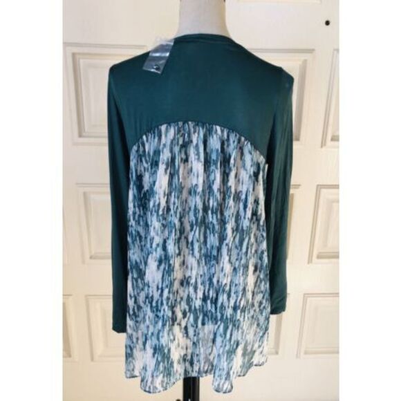 LOGO by Lori Goldstein Green V-Neck Button Front Tunic w/ Flowy Back Size Medium - Picture 5 of 7